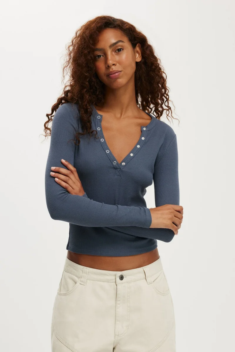 كوتون اون ريان هينلي بأكمام طويلة